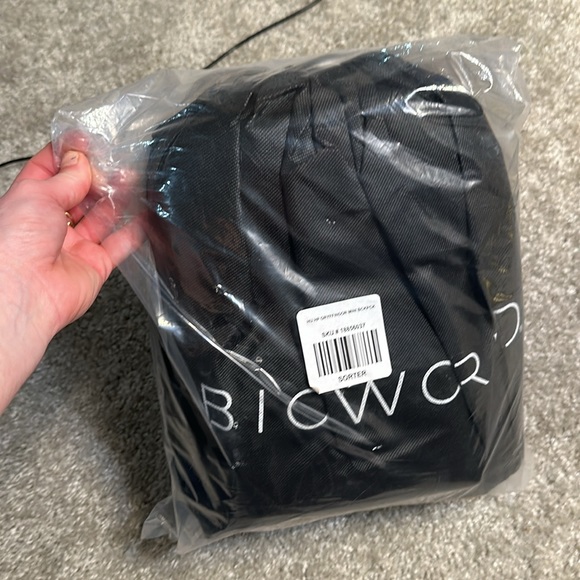 NEW IN BAG! Harry Potter Gryffindor Embossed Mini Backpack - Picture 12 of 14